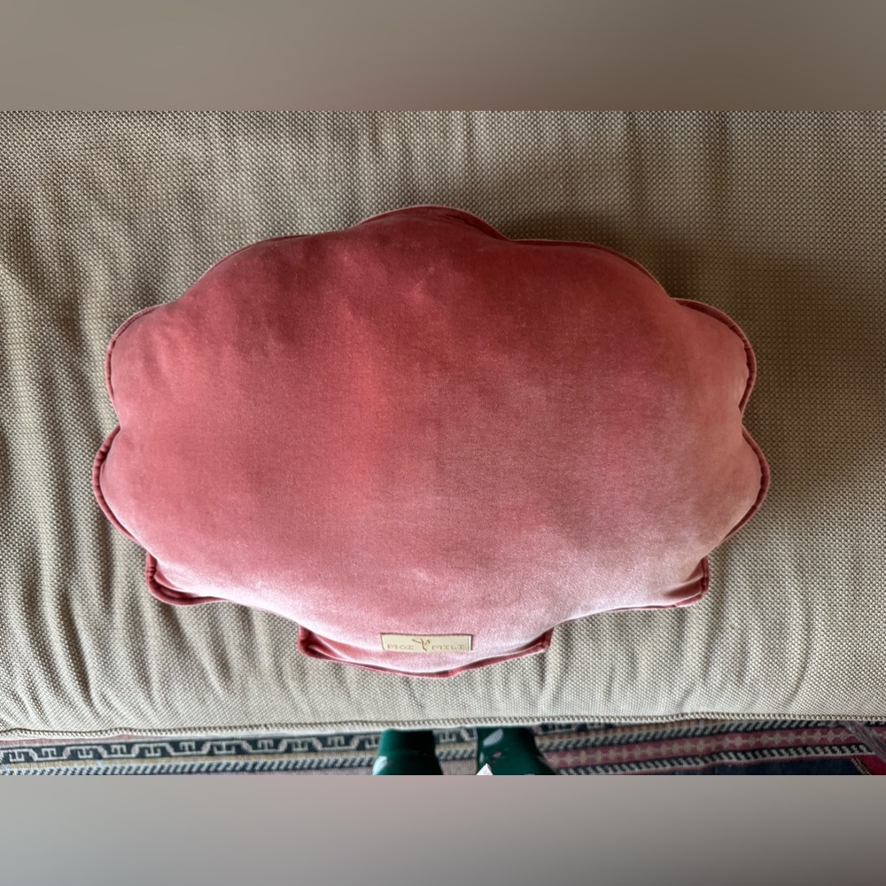 Handmade velvet pink coral shell pillow - Picture 10 of 10